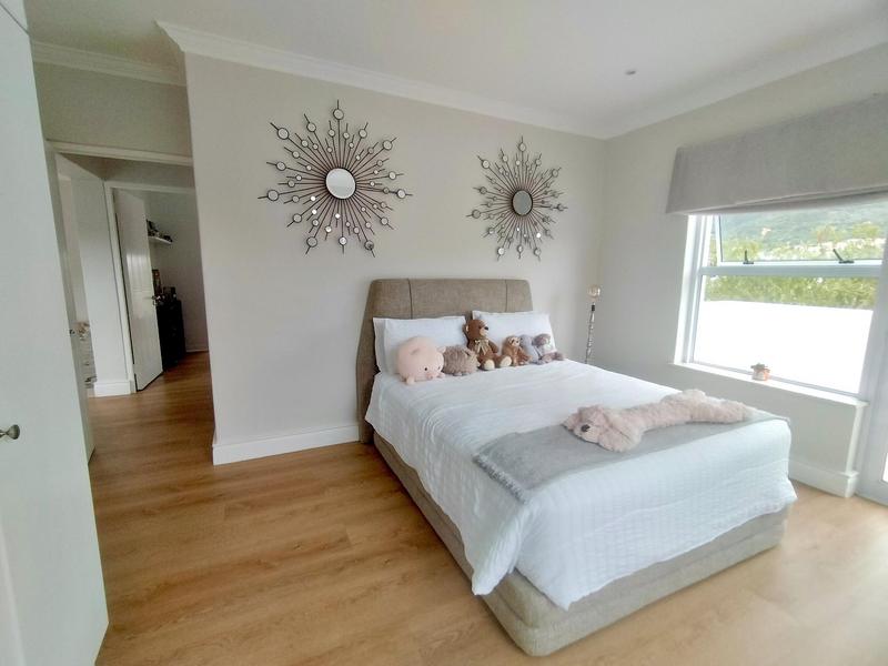 To Let 5 Bedroom Property for Rent in Hout Bay Western Cape